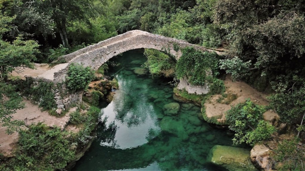 Une randonnée de 2 à 3 heures attend les courageux voulant apprécier ce pont romain.