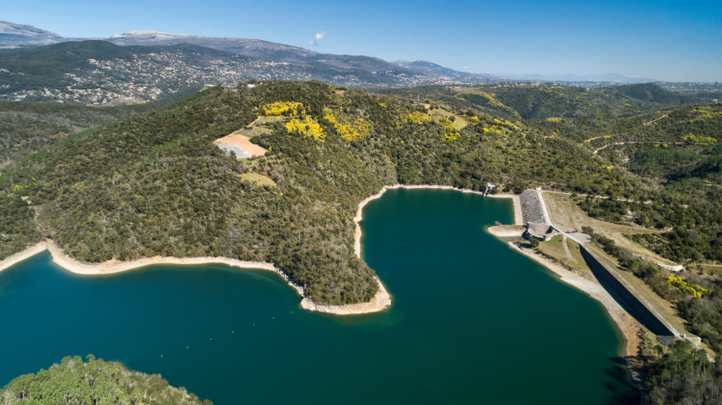 Le lac de Saint-Cassien est un lac de barrage français situé en Provence, dans le sud-est du département du Var, dans la communauté de communes du Pays de Fayence