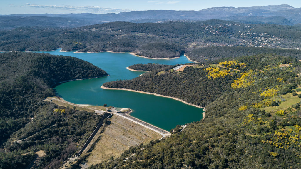 Le lac de Saint-Cassien est un lac de barrage français situé en Provence, dans le sud-est du département du Var, dans la communauté de communes du Pays de Fayence